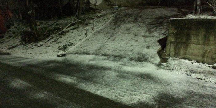 Trabzon’ a beklenen kar yağdı!
