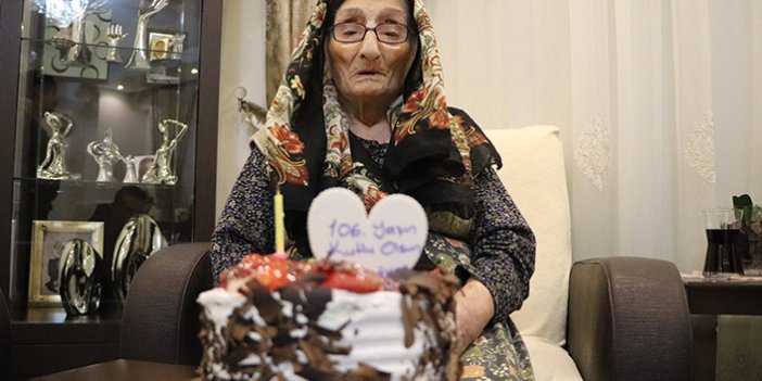 106 yaşını pasta keserek kutladı