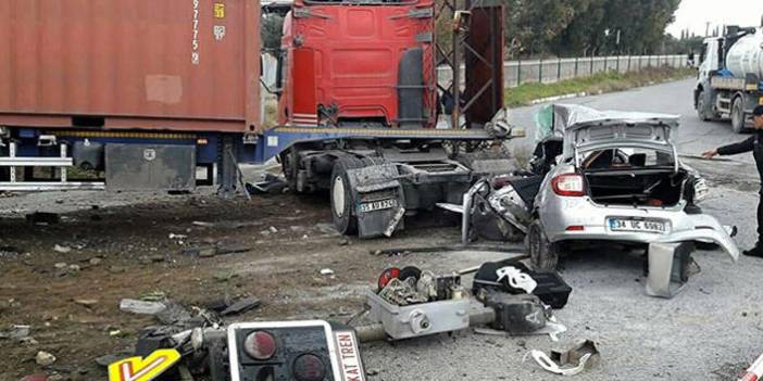 Aydın'da TIR, otomobile çarptı 5 kişi..