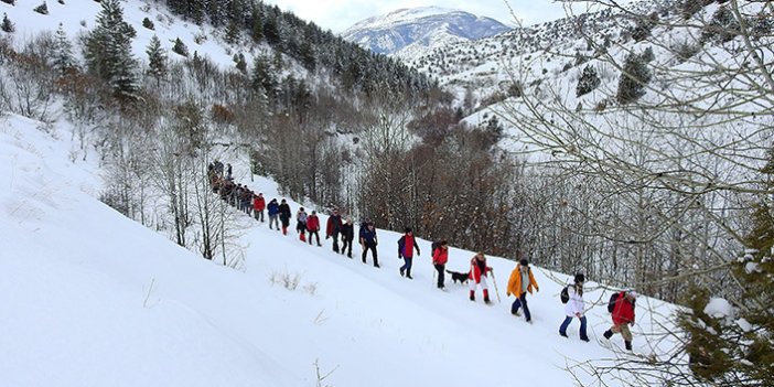 Dağcılar kar yürüyüşüne çıktı