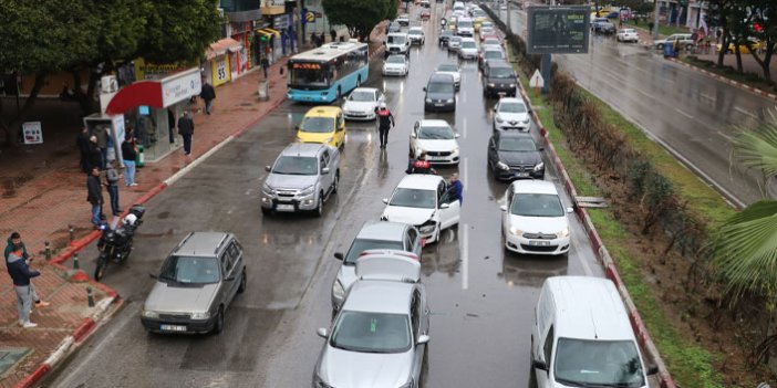 Antalya'da yağış nedeniyle zincirleme kaza
