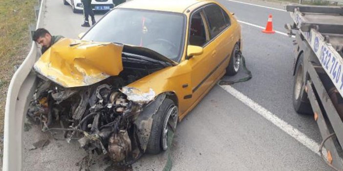 Trabzon'da araç bariyerlere çarptı