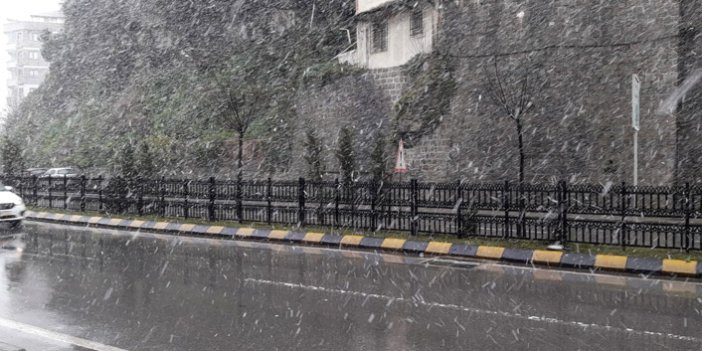 Trabzon merkezine kar yağışı başladı!