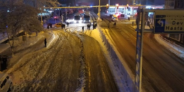 Trabzon’da o yolu kullanacaklar dikkat! Araçlar yolda kaldı!