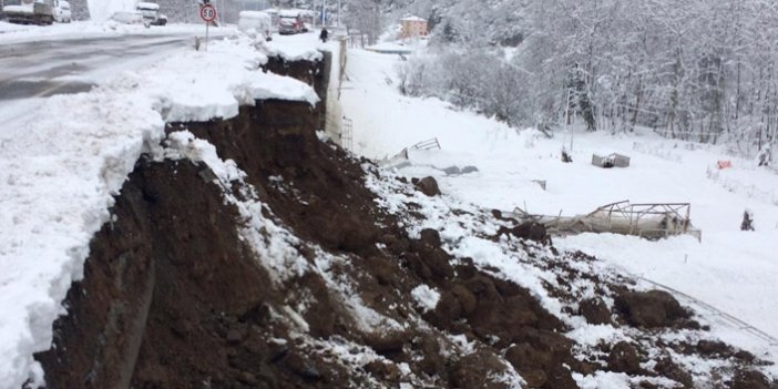 Trabzon'da yol çöktü