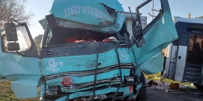 İşçi servisi ile kamyon çarpıştı: 4 ölü, 8 yaralı