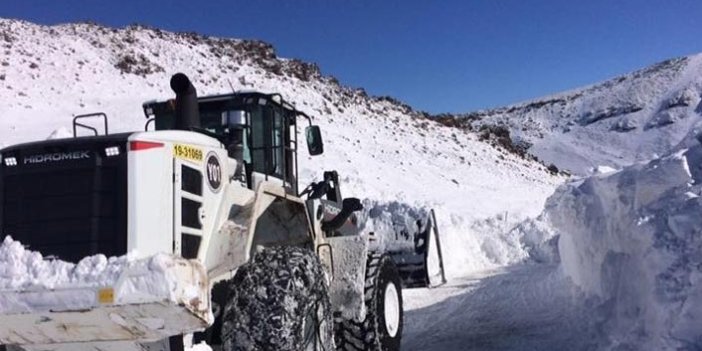 Iğdır'da ekiplerin karla mücadelesi devam ediyor