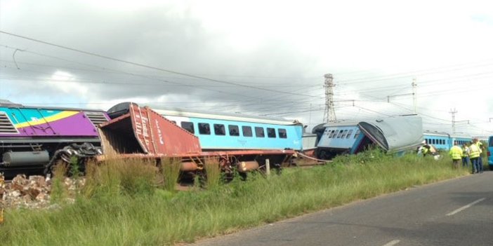 Güney Afrika’da trenler çarpıştı