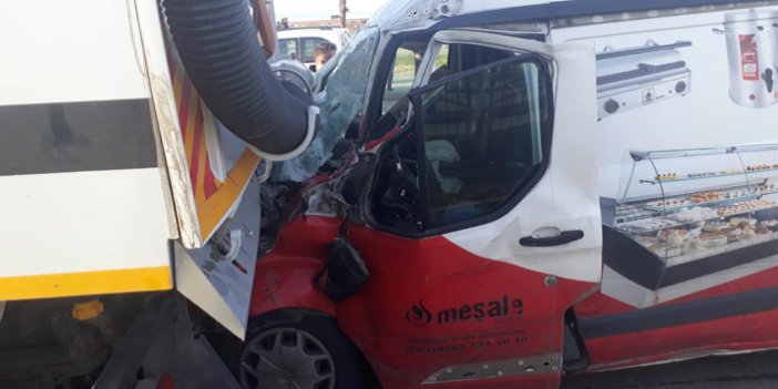 Trabzon’da feci kaza ucuz atlatıldı! Belediyenin temizleme aracının altına girdi!