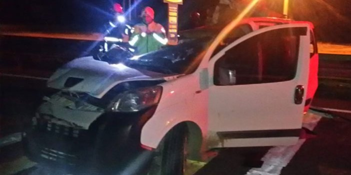 Kırıkkale'de feci kaza, hafif ticari araç tıra çarptı