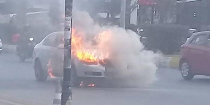 Mersin'de Seyir halindeki araç alev alev yandı
