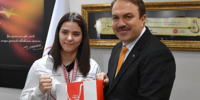 Bıraktığı boksa Türkiye şampiyonluğu ile dönüş yaptı