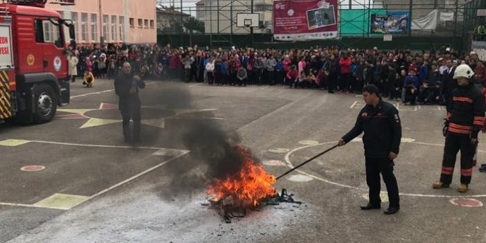 Trabzon'da öğrencilere yangın eğitimi