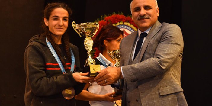 Trabzon yarı maratonunu kazananlar ödüllerini aldı