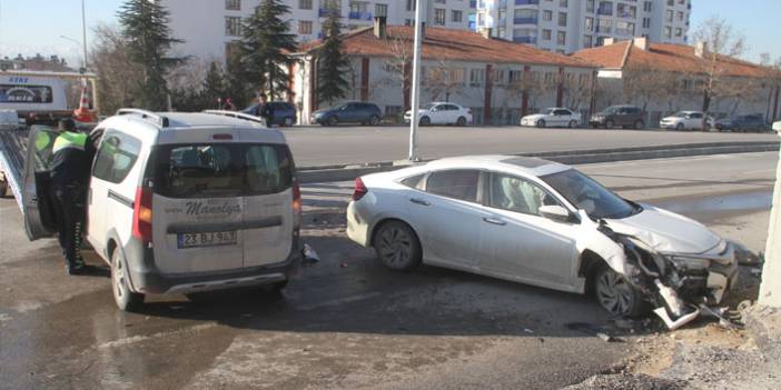 Elazığ’da trafik kazası! 3 yaralı - 27 Şubat 2020