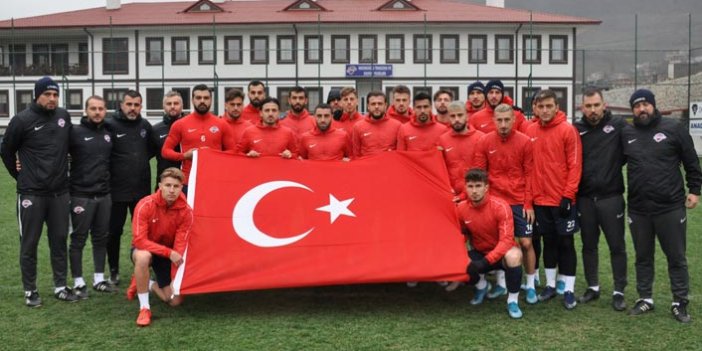 Hekimoğlu Trabzon'dan Türk Bayraklı poz