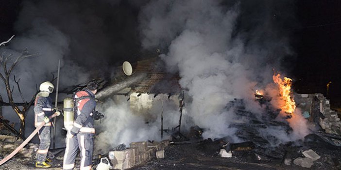 Yangında mahsur kalan kişileri "Gece Kartalları" kurtardı