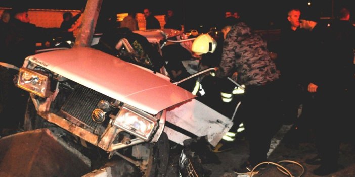 Hafif ticari araçla otomobil çarpıştı: 1 ölü, 9 yaralı
