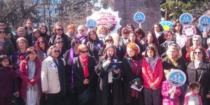 Trabzon'da kadınlar İstanbul Sözleşmesi ve nafakayı gündeme getirdi