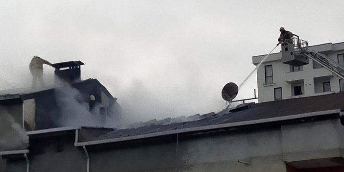 3 binanın çatı katları alev alev yandı