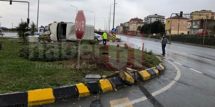 Trabzon’da kaza! Önce direğe çarptı sonra devrildi