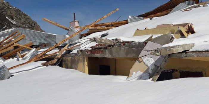 Rize’de çığ yayla evlerini evlerini yıktı geçti