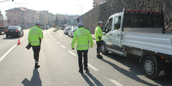 Azalan trafiğe rağmen 580 araca hız cezası