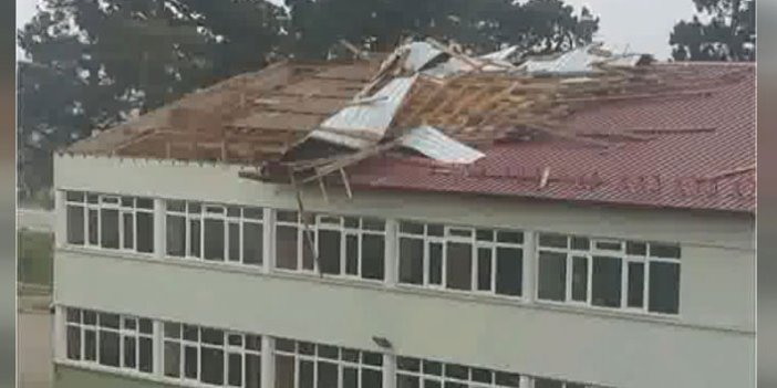 Fırtına okulun çatısını uçurdu