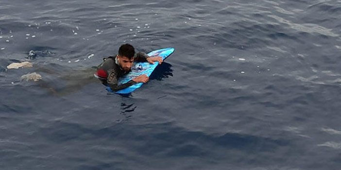 Yunanistan'a sörf tahtasıyla geçmeye çalışan sığınmacı yakalandı