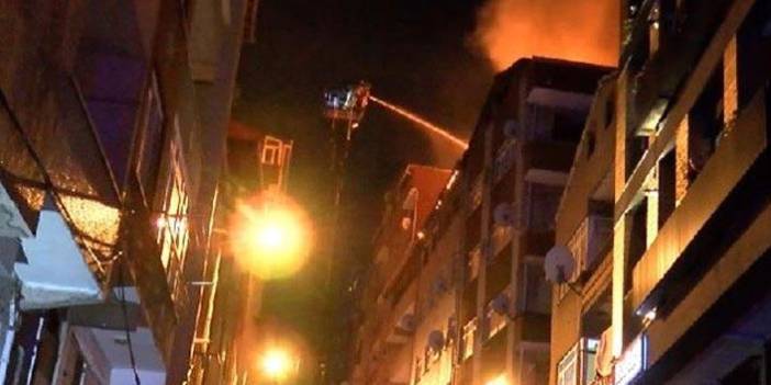 İstanbul'da 4 katlı binanın çatı katında yangın çıktı. 2 Mayıs 2020