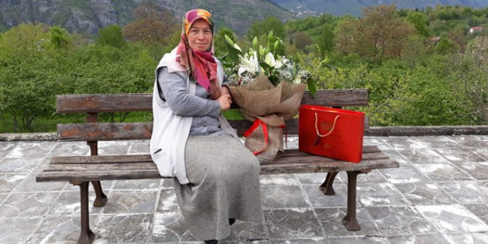 Trabzon'daki annesine çiçek göndermek isteyen kişiye Zorluoğlu'ndan destek