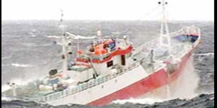 Gemi faciası: 9 ölü, 100 kayıp