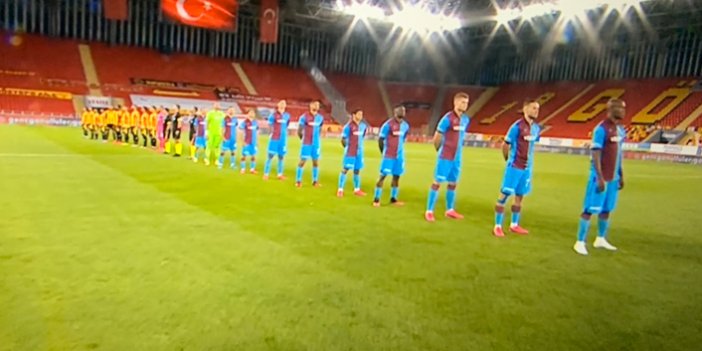 Trabzonspor maçında sosyal mesafeli seremoni
