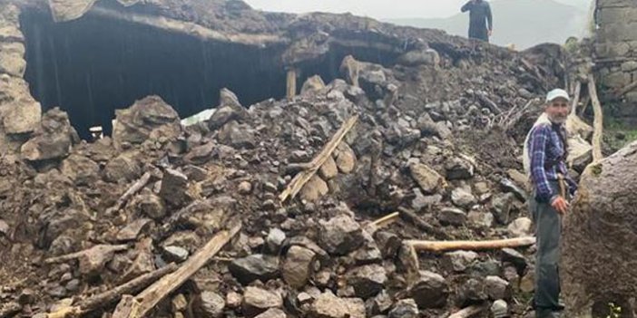 Bingöl'deki depremde iki köyde bir çok ev yıkıldı