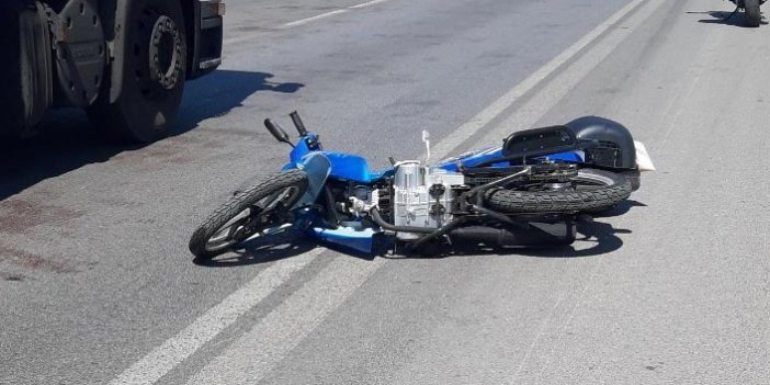 Otomobilin çarptığı motosiklet sürücüsü öldü