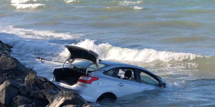 Otomobil denize uçtu, sürücü sağ kurtuldu