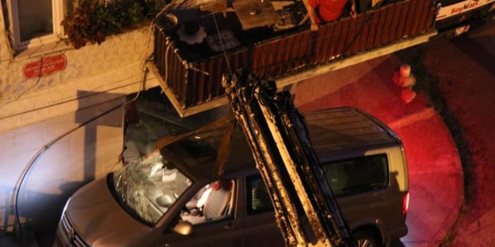 Trabzon plakalı araç dükkana daldı, saatlerce çıkarılamadı