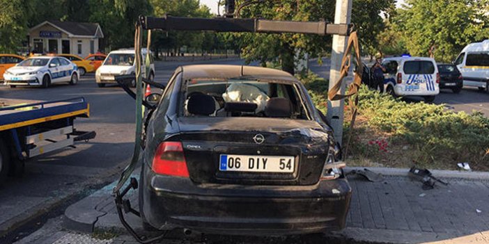 Ankara'da 2 otomobil çarpıştı