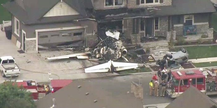 ABD'de uçak evin üzerine düştü: 3 ölü: 4 yaralı