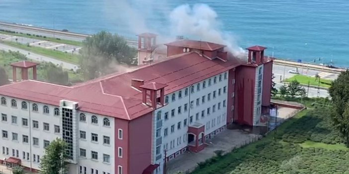 Rize'de tadilat yapılan okulun çatısında yangın