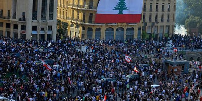 Lübnan hükümeti istifasını sundu!