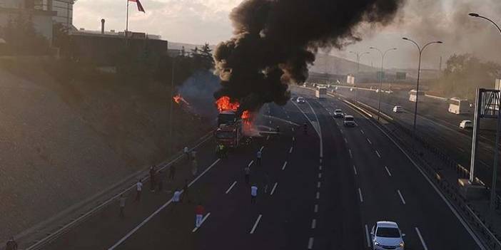Anadolu Otoyolu'nda Seyir halindeki yolcu otobüsü yandı