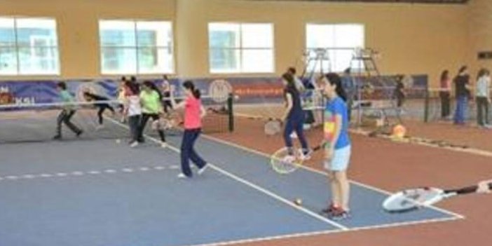 Çocuk ve gençlerden tenis kurslarına yoğun ilgi