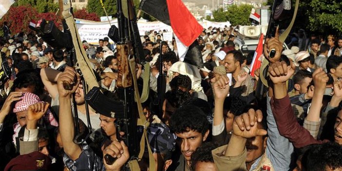 Yemen'de BAE destekli güçler göstericilere ateş açtı
