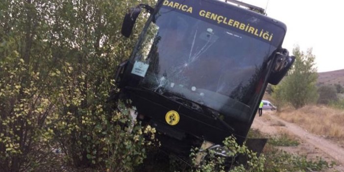 Trabzon deplasmanından dönen takım otobüsü kaza geçirdi