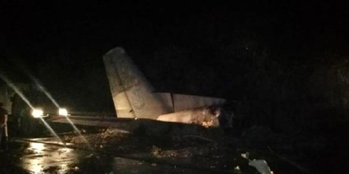 Askeri öğrencileri taşıyan uçak düştü: 22 ölü