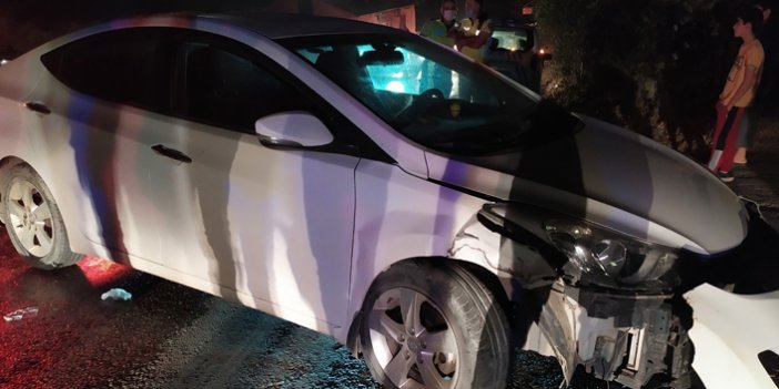 Otomobil direğe çarptı: 4 yaralı
