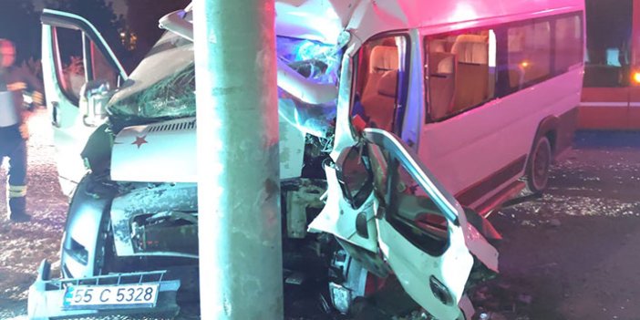Samsun'da minibüs direğe çarptı : 1 yaralı