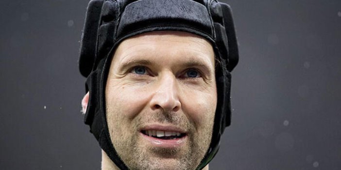 Petr Cech geri döndü