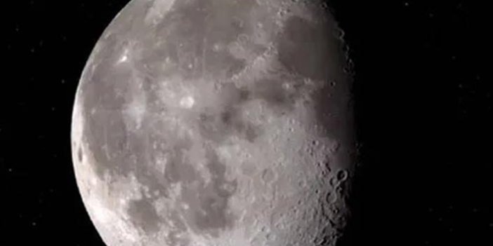 NASA, Ay'da su bulunduğunu açıkladı!